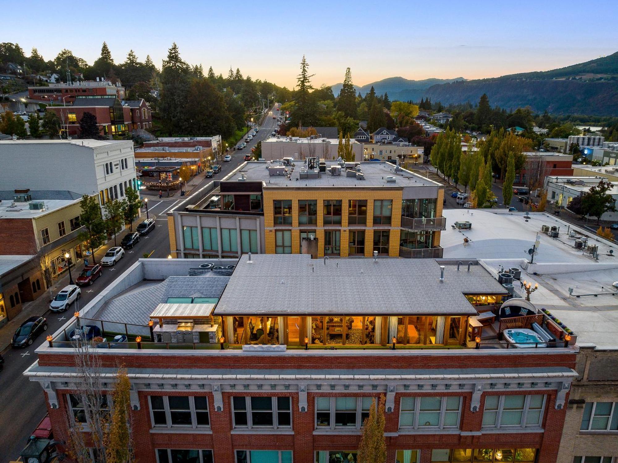 Thistledown On Oak Hotel Hood River Exterior photo