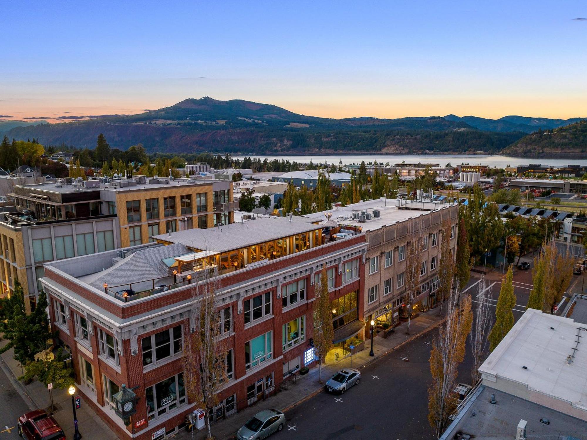 Thistledown On Oak Hotel Hood River Exterior photo