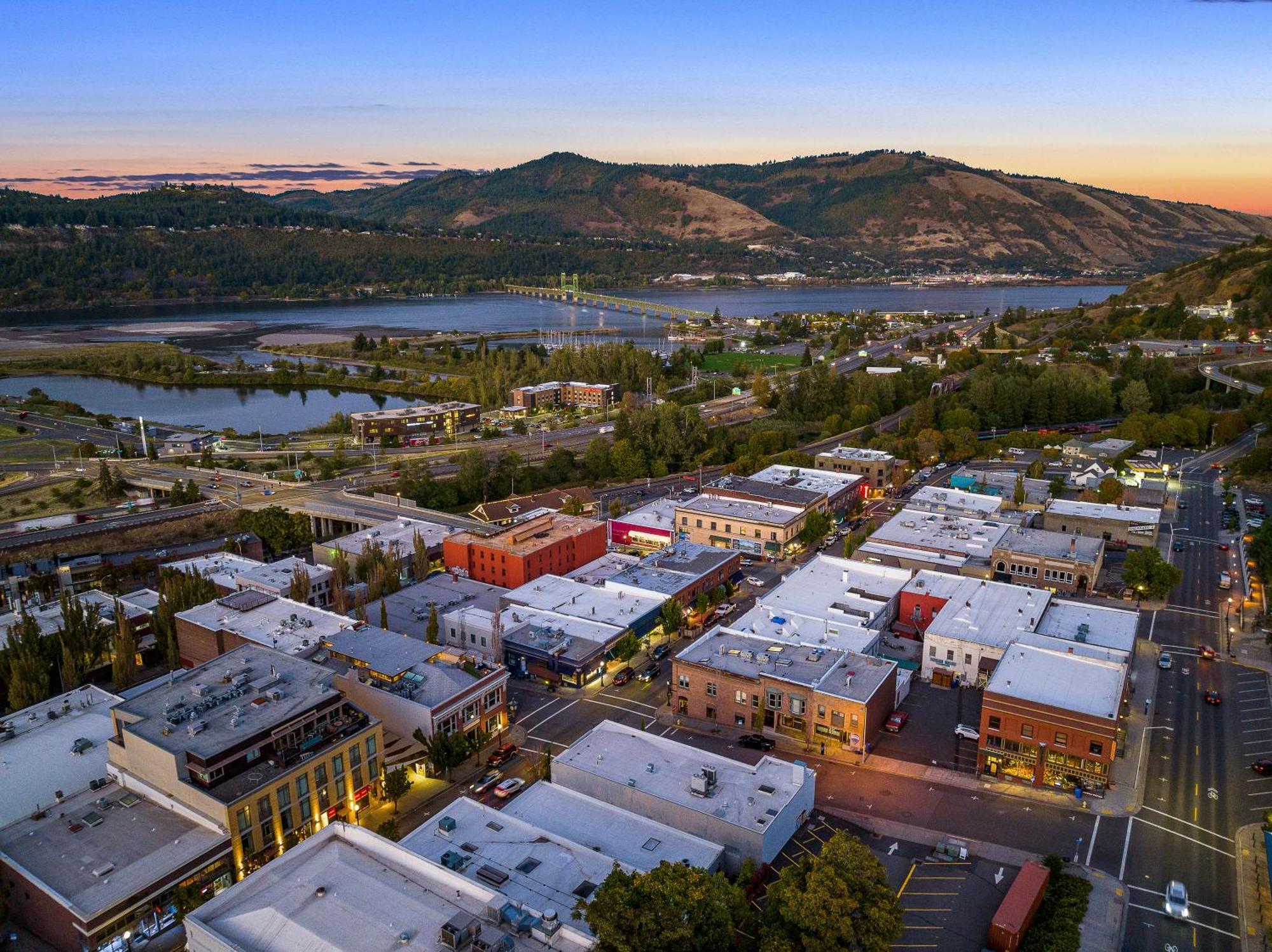 Thistledown On Oak Hotel Hood River Exterior photo